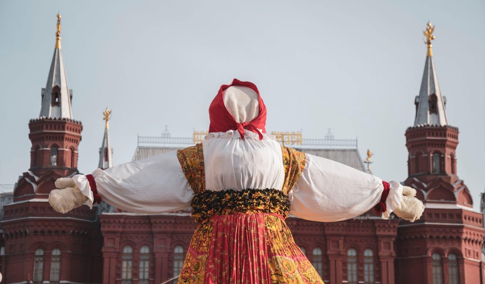 person standing in front of kremlin 4623859