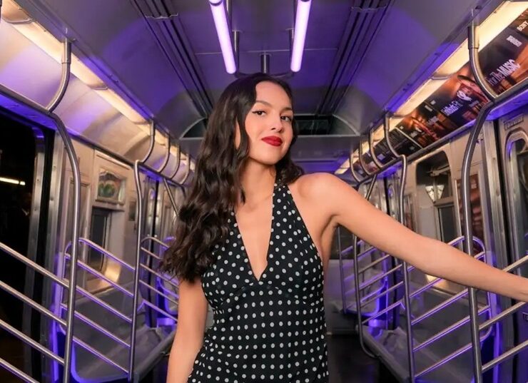 only olivia rodrigo good make the subway look this cute