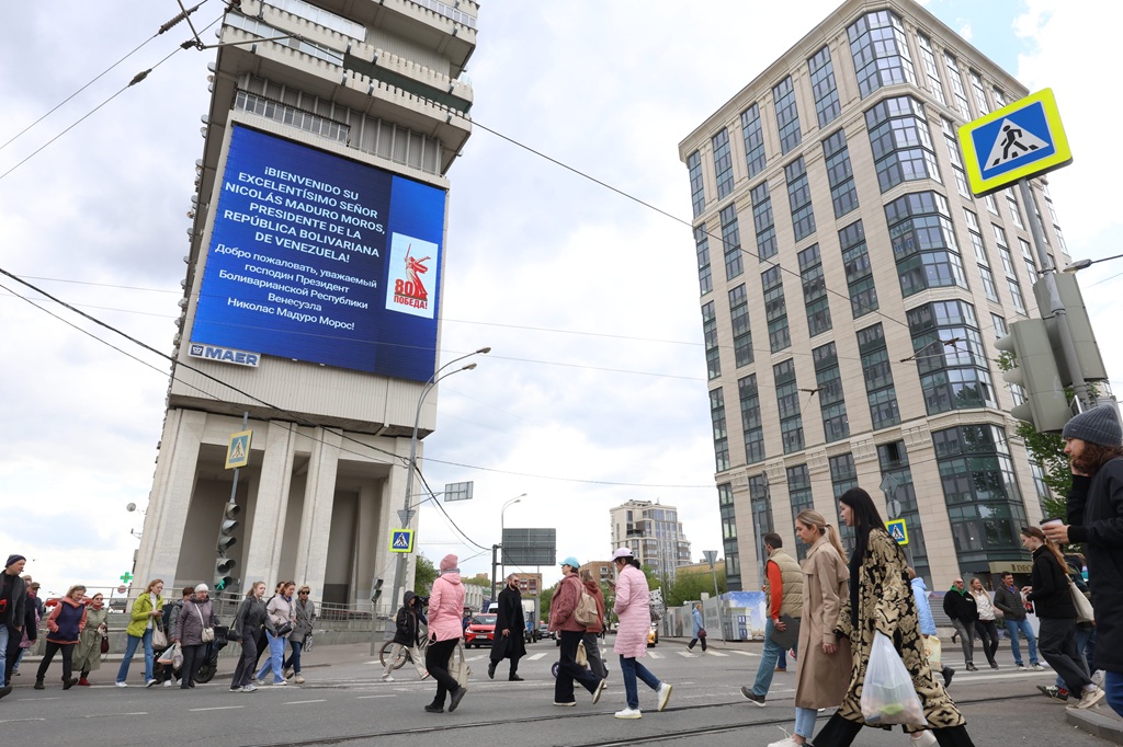 Москва встречает иностранных гостей приветствиями на медиафасадах 1 386a6948