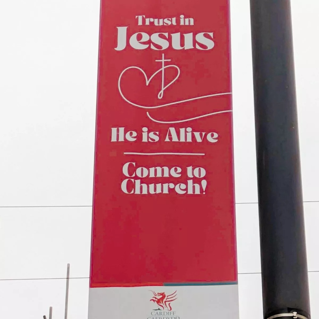 «Верьте в Иисуса - Он жив! Приходите в храм» 1 cardiff council refuses to remove logo from church advertisements