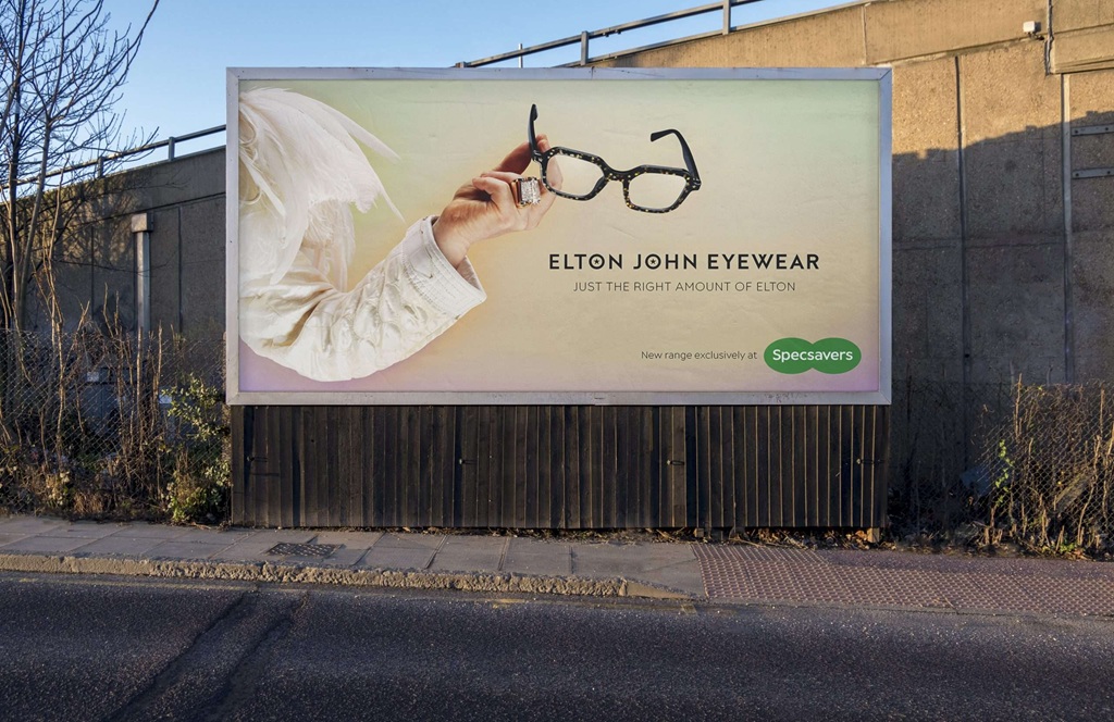Элтон Джон снялся для рекламы сети оптики 3 elton john eyewear lands at specsavers with new ad1