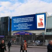 privetstvie na raznyh yazykah inostrannyh gostej kremlin moskva krasnopresnenskaya naberezhnaya 14 maj 2025 1