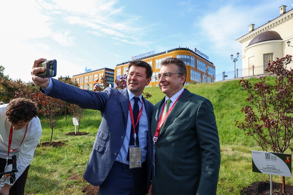 ПМЭФ стартовал с открытия Аллеи памяти защитников Ленинграда 5 386a1119