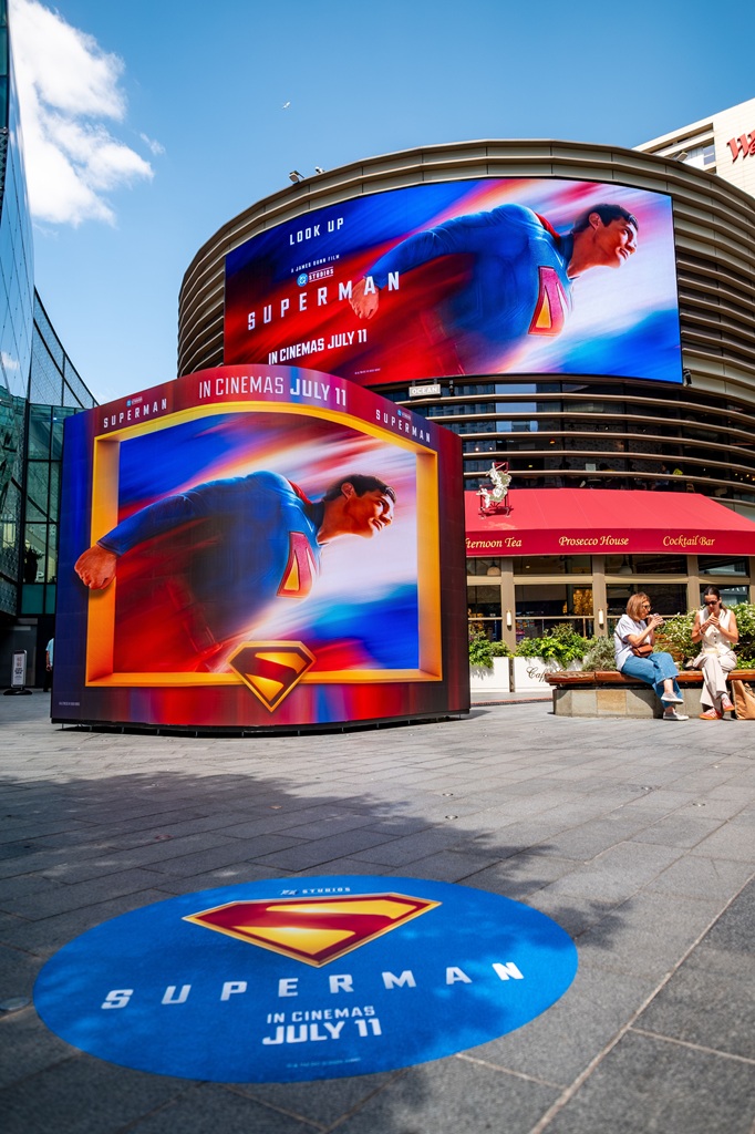 Ocean Outdoor выводит на рынок уникальный формат DOOH 2 superman showcase day1 5