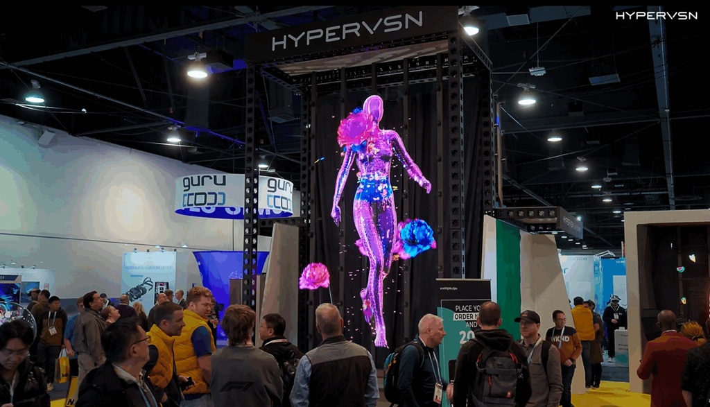 HYPERVSN установил виртуального консультанта AI Hologram Human 1 ces wall 1 1536x881 1