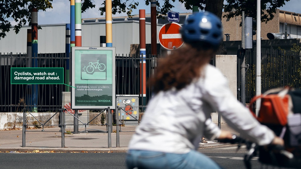Skoda представляет билборды безопасности 1 safety billboards4