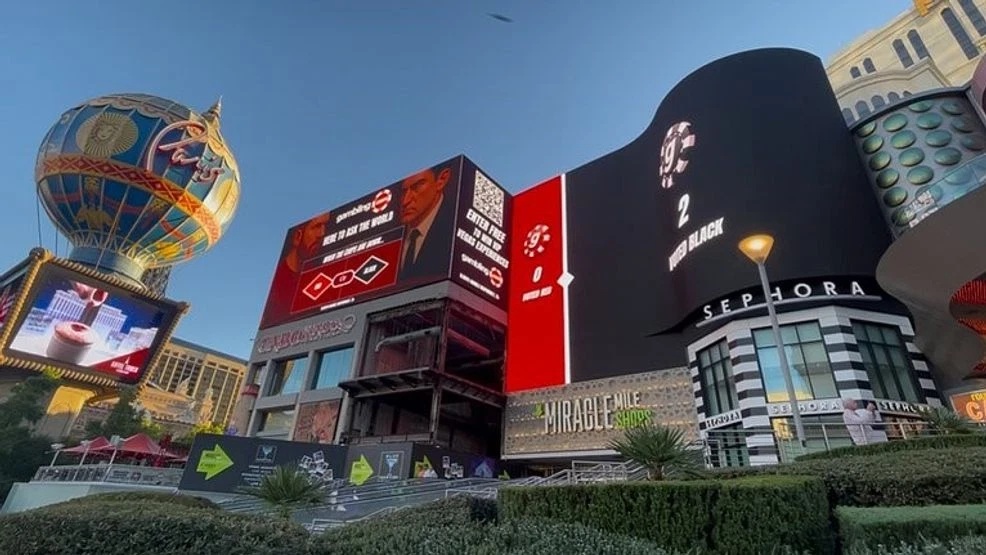 Красный побеждает черное в битве рекламных щитов в Лас-Вегасе 1 gambling.com launches live red or black vote billboard on the las vegas strip