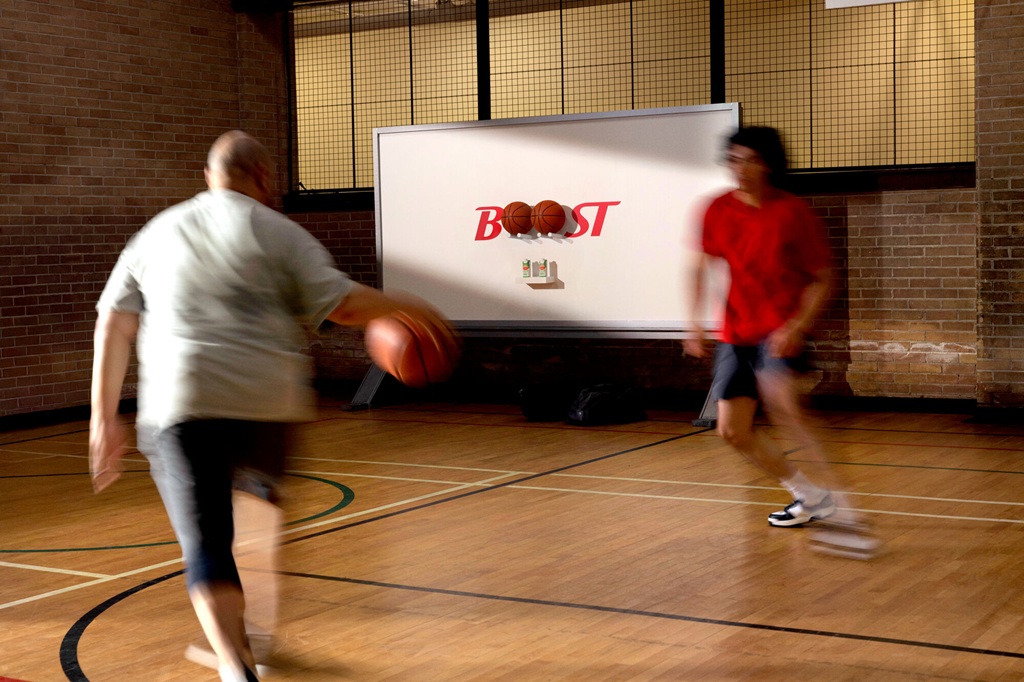 BOOST x Courage превращают билборды в повод для движения 5 boost x courage turn billboards into a reason to move