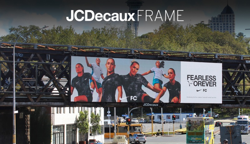 Идеальный постер: десять шагов от JCDecaux, которые заставят вас задуматься 6 jcdecaux nz frame