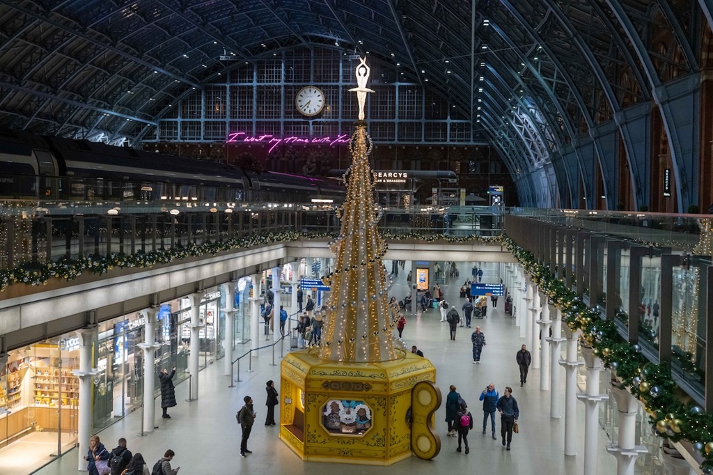 st pancras x gosh christmas tree