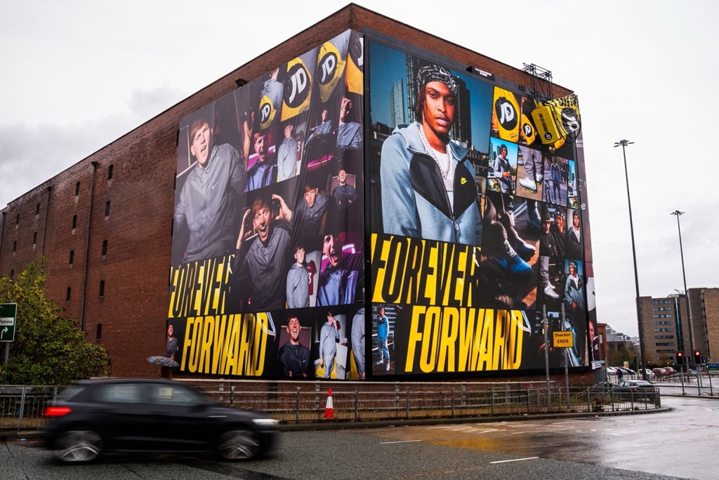 the manchester screen unveils uks largest combined banner digital billboard