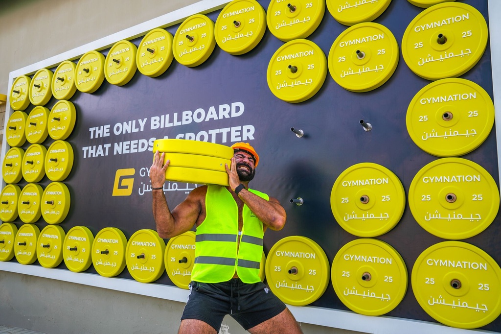 Тяжеловесная реклама GymNation 2 the worlds heaviest billboard has been unveiled in the uae2