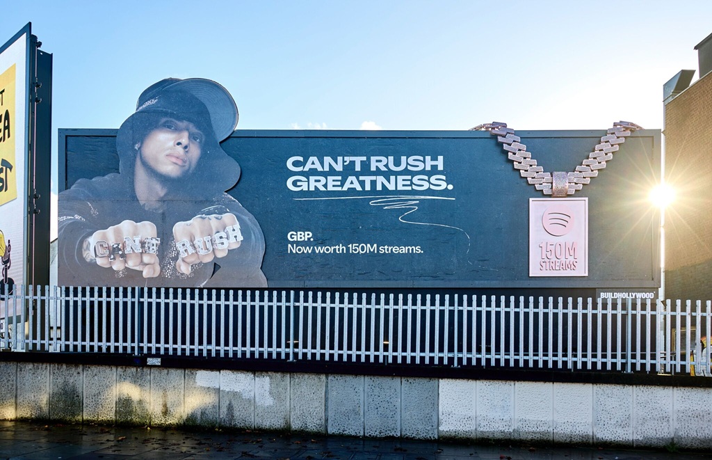 Spotify выходит на улицы с поздравлениями артистам 4 spotify hits the streets with bold shoutouts to uk artists3