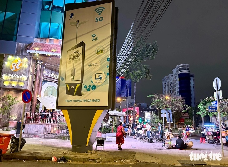 Хаос уличных рекламных щитов в Хошимине 7 tuoitre.vn5