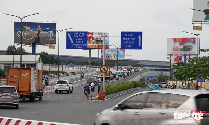 Хаос уличных рекламных щитов в Хошимине 3 tuoitre.vn