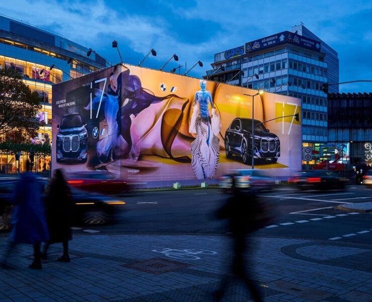 csm slider stroeer aussenwerbung giant duesseldorf bmw