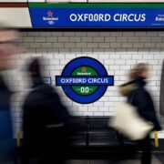 heineken detourne le metro londonien pour celebrer le dry january