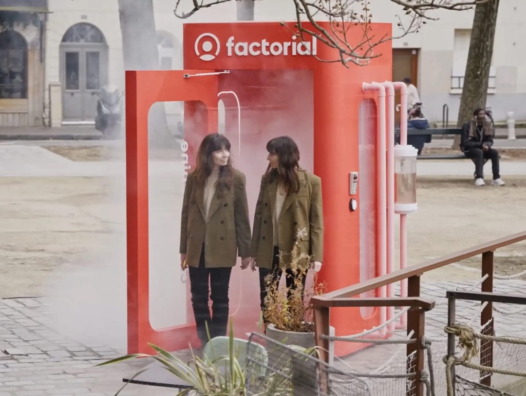 Factorial: машина клонирования для HR 4 factorial pranks parisians with a cloning machine by creapills1