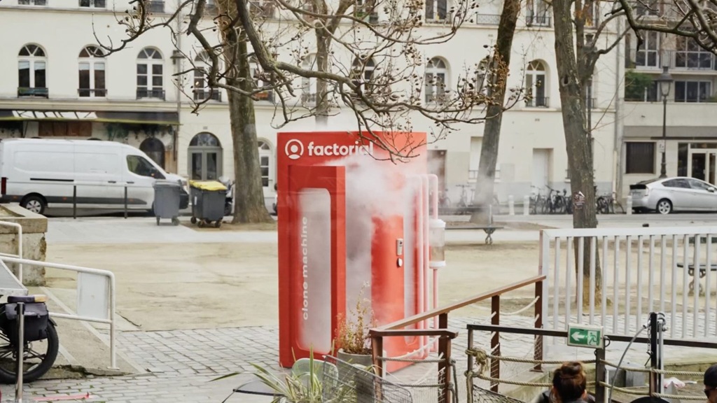 Factorial: машина клонирования для HR 3 factorial pranks parisians with a cloning machine by creapills2