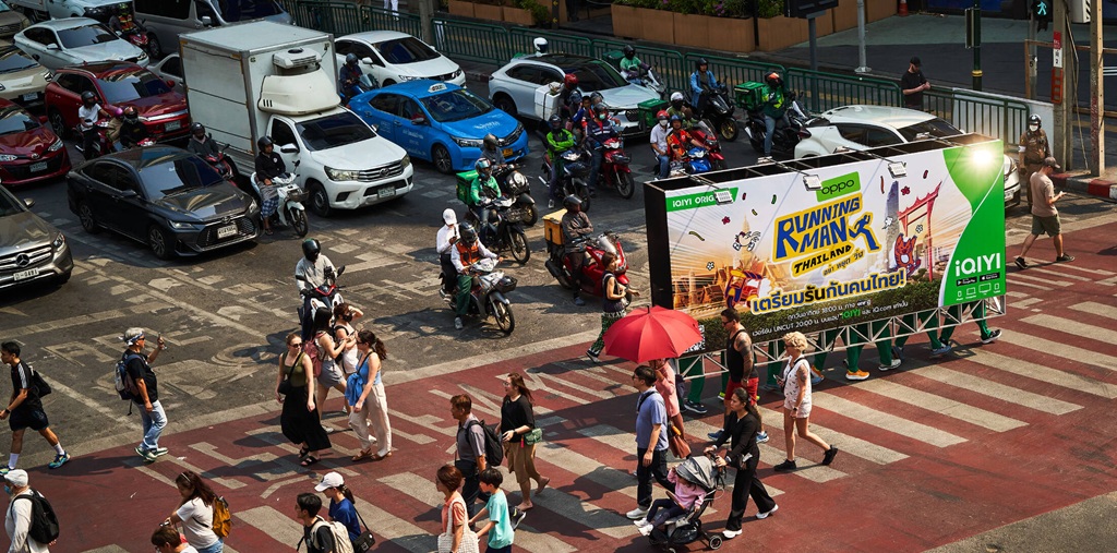 the running billboard2