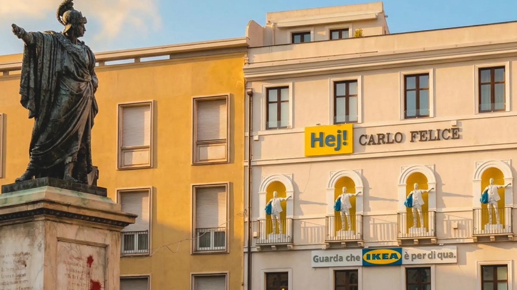 ikea samuse dune statue mal orientee pour indiquer son nouveau magasin