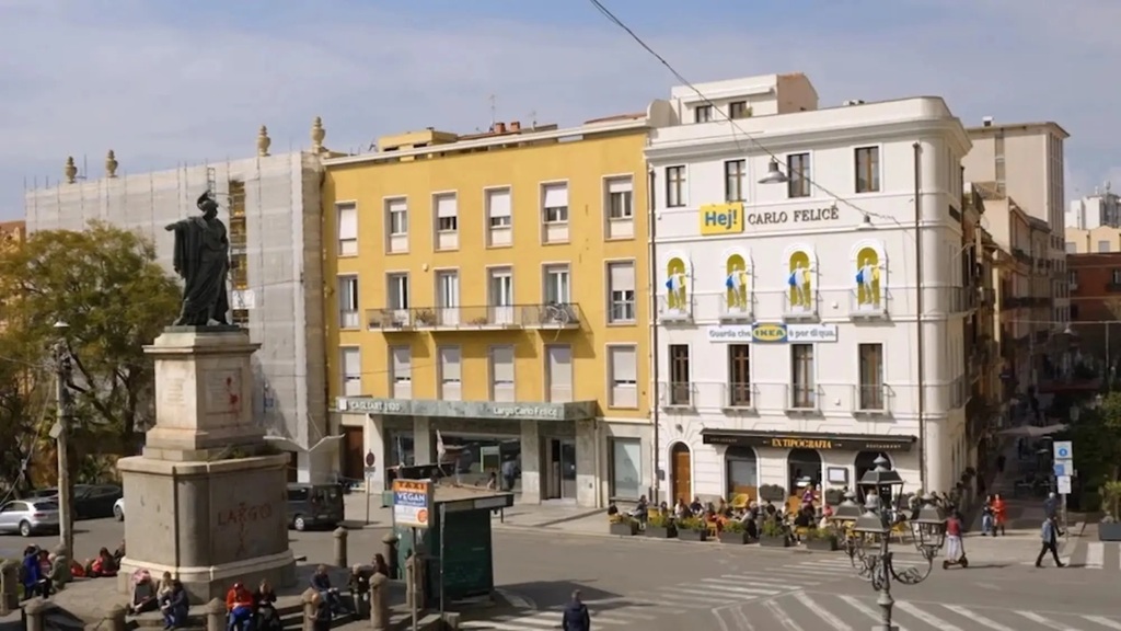 Когда город сам подсказывает идею: кейс IKEA 2 ikea samuse dune statue mal orientee pour indiquer son nouveau magasin1