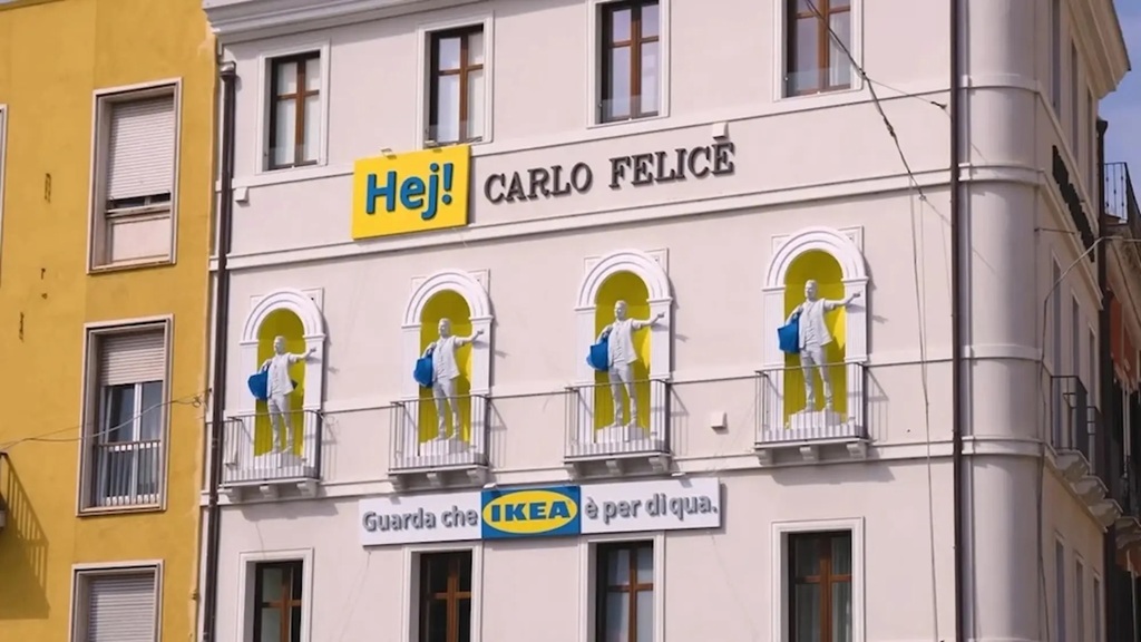 Когда город сам подсказывает идею: кейс IKEA 3 ikea samuse dune statue mal orientee pour indiquer son nouveau magasin2