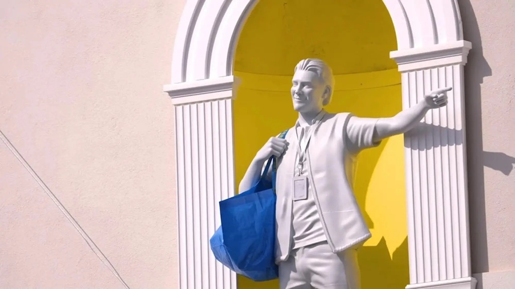 Когда город сам подсказывает идею: кейс IKEA 4 ikea samuse dune statue mal orientee pour indiquer son nouveau magasin3