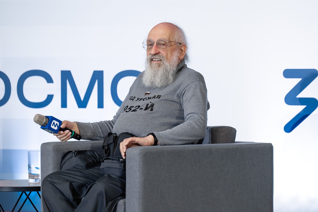 «Будущее за теми, кто смотрит вверх» 9 1ng 4136