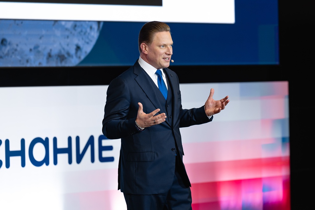 «Будущее за теми, кто смотрит вверх» 6 1ng 4309