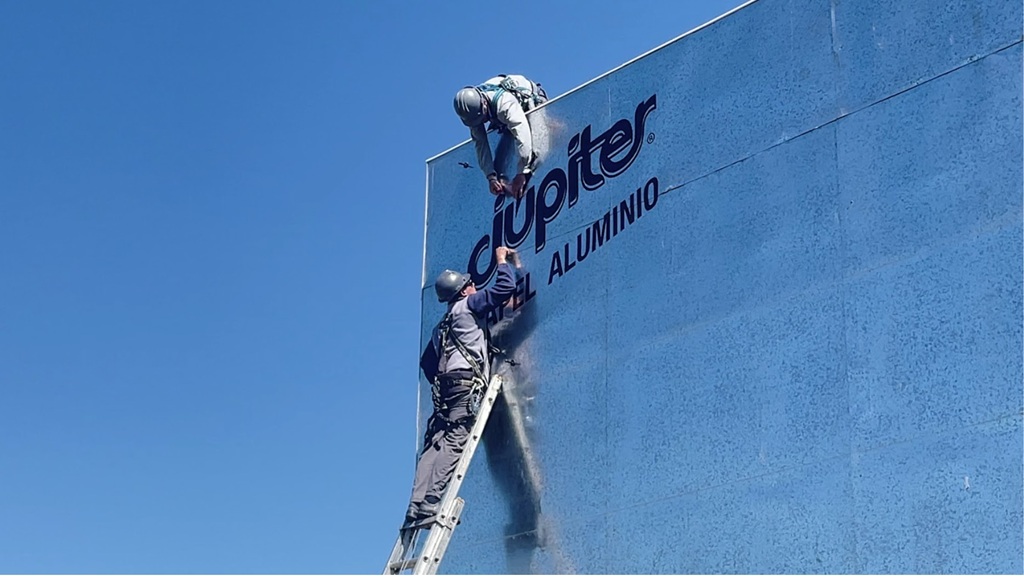 jupiter turns empty billboards into aluminium billboards