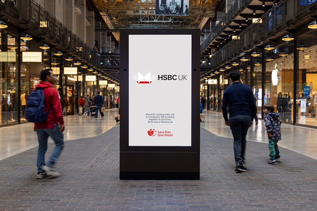 Красный цвет исчез из логотипов HSBC, Marvel и Westfield 2 nhs blood and transplant drains iconic logos to spotlight blood shortage1