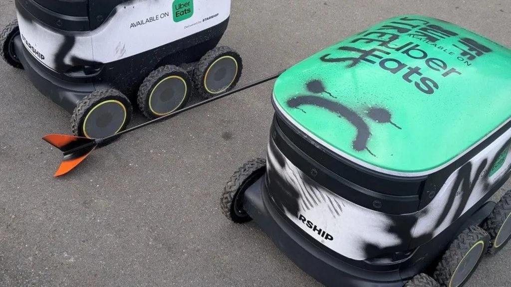 Роботов-курьеров выгнали с улиц Шеффилда 3 delivery robots removed from streets as pilot ends