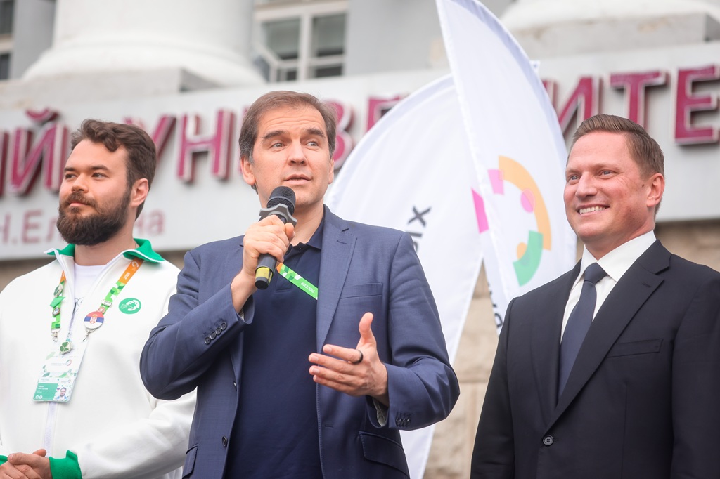 Аллею культурного кода открыли участники Международного фестиваля молодёжи в Екатеринбурге 3 avf 2213