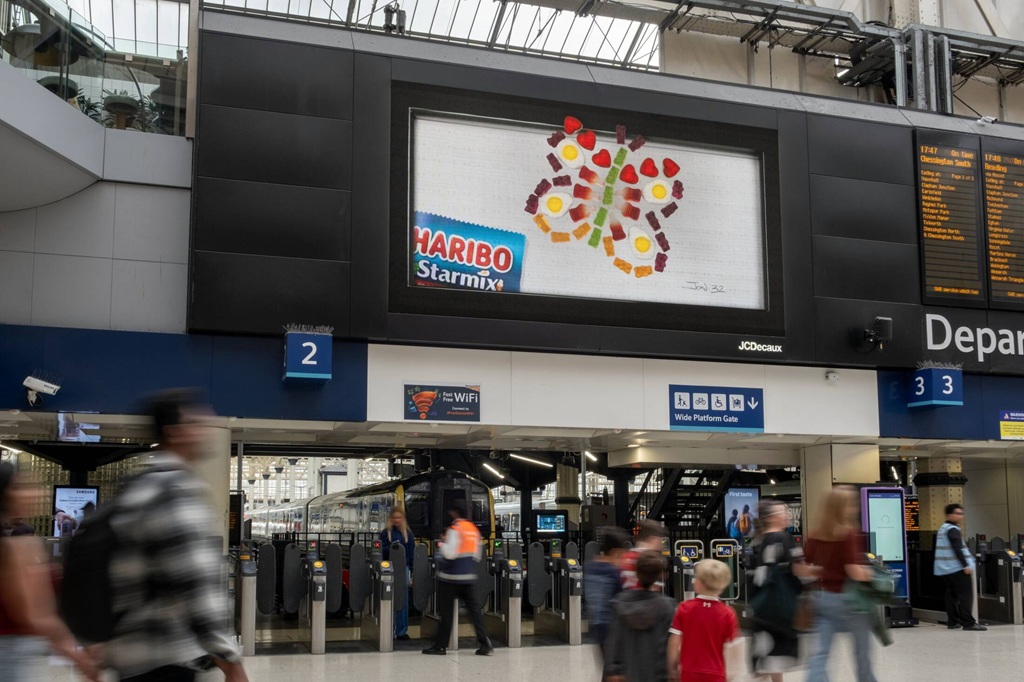 Увидеть динозавра в конфете: новая кампания HARIBO 2