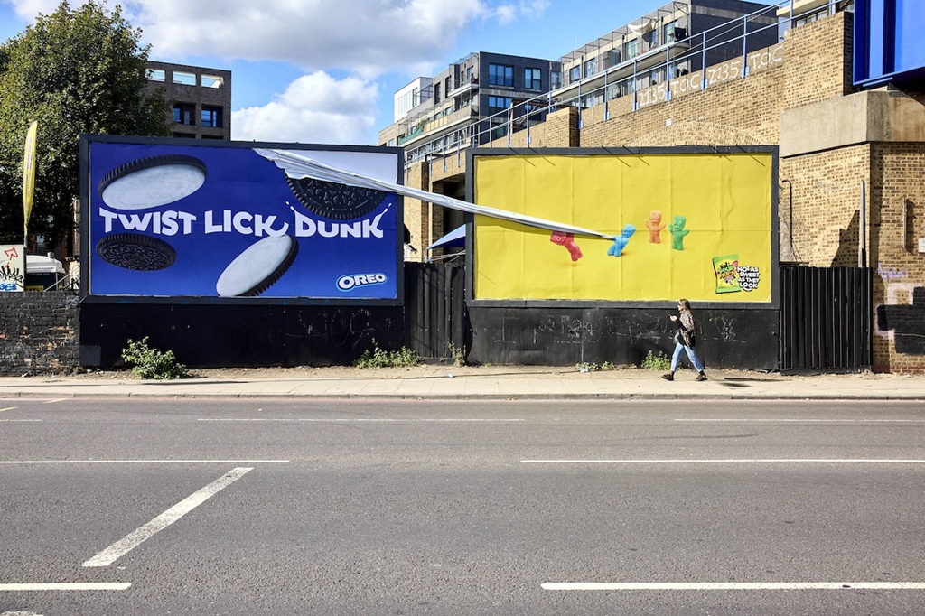 Некисло ответили: Sour Patch Kids разнесли щиты Oreo 2 sour patch kids tear into oreos billboards1