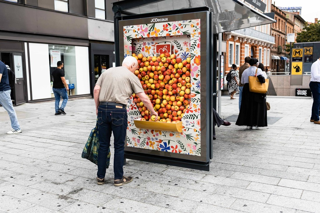 Coeur de Reine: Съешь рекламу — узнаешь правду 4 weve had a bite taken out of our ad3